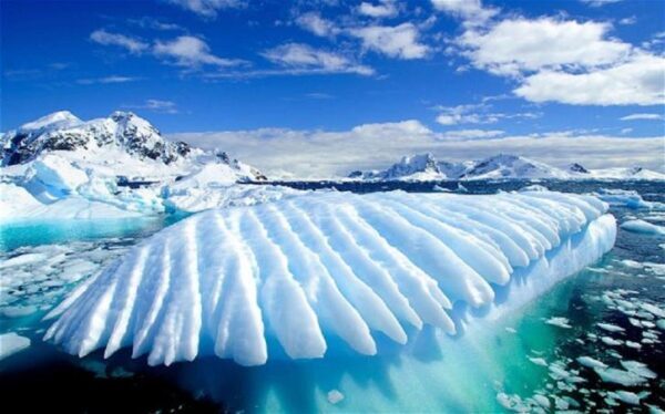 Находки в Антарктиде потрясли мир: пять необъяснимых объектов найдено на космических снимках ледяного континента