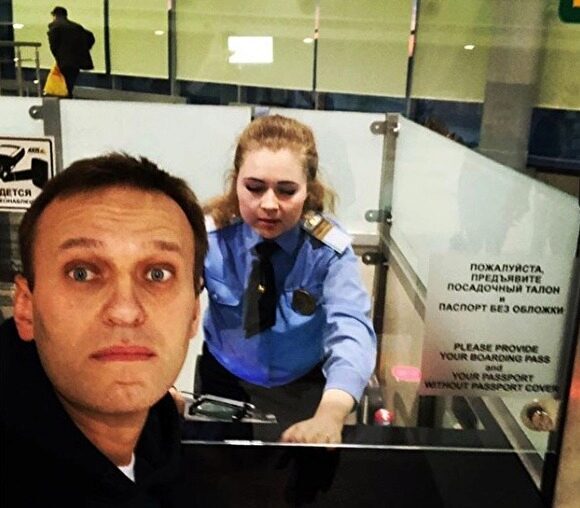 Навальный успешно вылетел во Франкфурт после снятия запрета на выезд