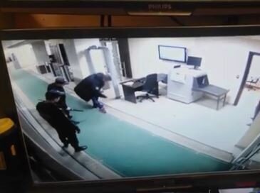 На входе в Арбитражный суд ЯНАО задержан мужчина с двумя ножами