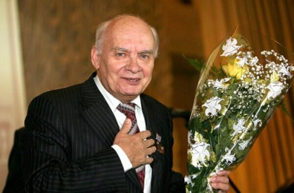 Поэту-песеннику Николаю Добронравову 22 ноября исполняется 90 лет