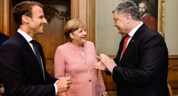 Порошенко обсудил с Меркель и Макроном вопрос обмена пленных в Донбассе