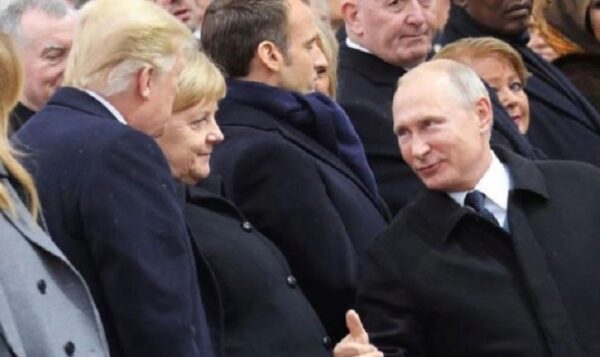 Путин и Трамп коротко побеседовали в Париже
