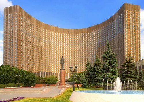 Шутка удалась: неизвестный сообщил о минировании гостиницы "Космос" в Москве