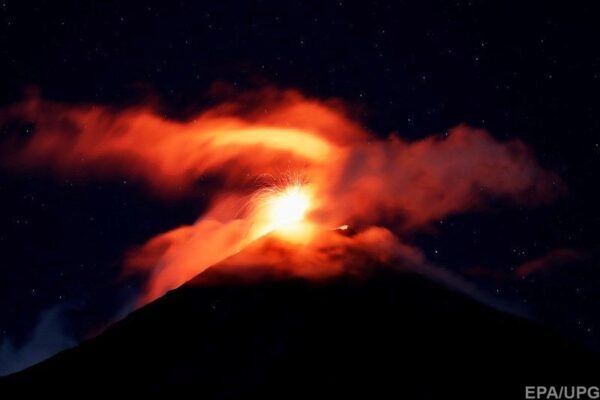 Слезы и тысячи бездомных: шокирующие фотографии извержения вулкана