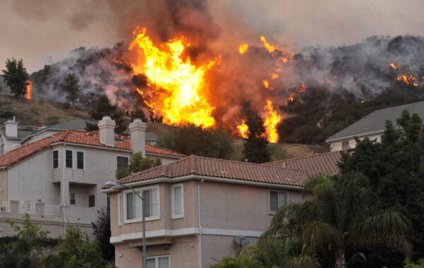 В Калифорнии в огне погибли 44 человека, а около 200 пропали без вести