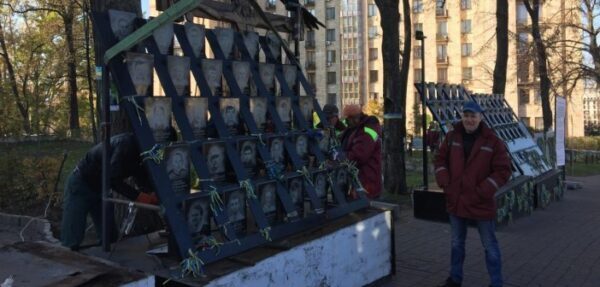 В Киеве демонтируют мемориал героям Небесной сотни