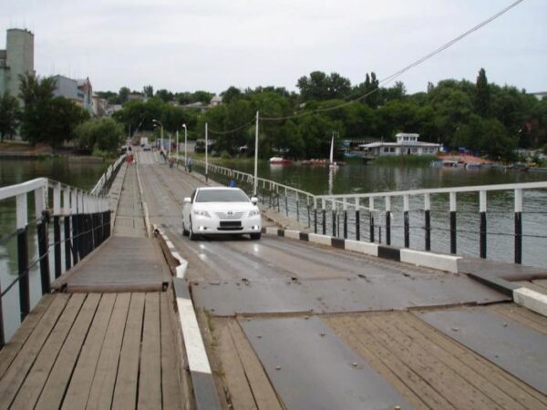 В Ростове выяснили, по чьей вине понтонный мост ушел под воду