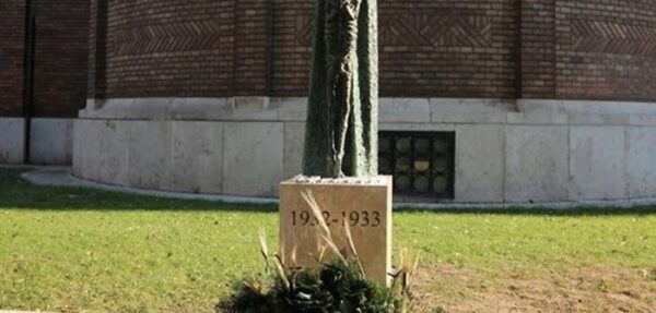 В Венгрии открыли памятник жертвам Голодомора