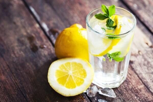 Вода с лимоном: разоблачаем мифы об этом «эликсире здоровья»