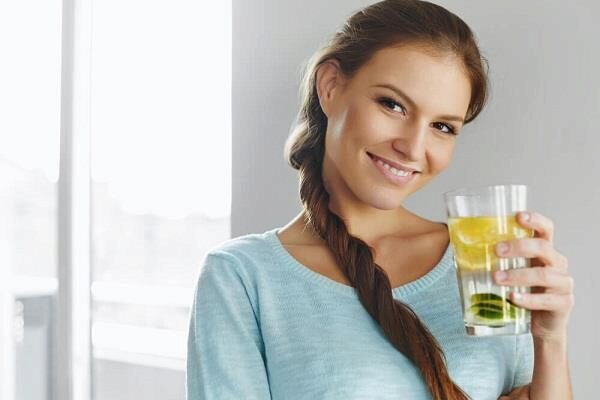 Вода с лимоном: семь полезных свойств  цитрусового напитка обнаружили медики