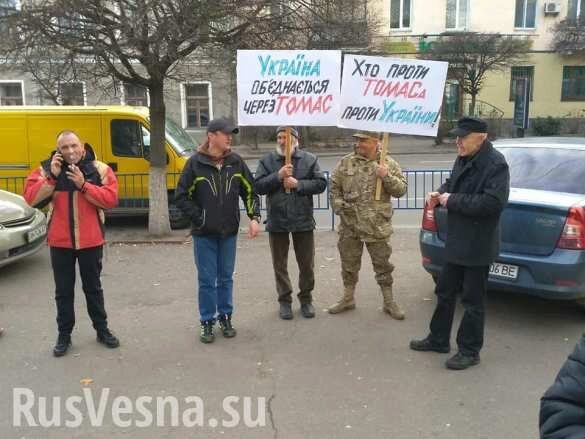 Жалкая попытка: украинские нацисты глупо провоцировали православных в Житомире (ФОТО)