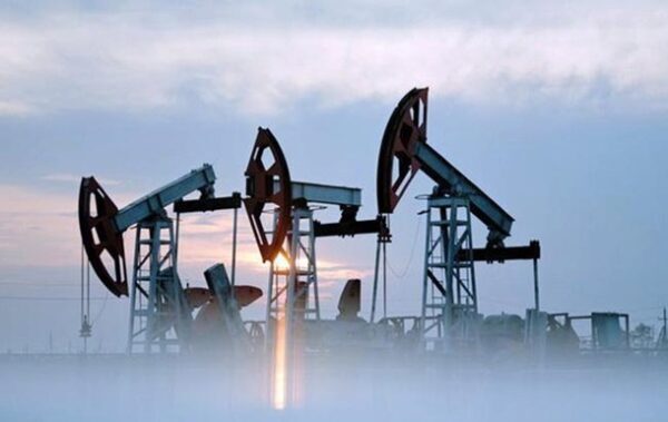 Цена нефти Brent в первый раз за год упала ниже $57