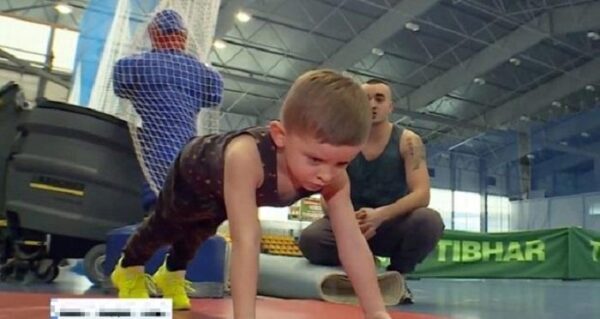 Четырехлетний житель Крыма установил рекорд России по отжиманию