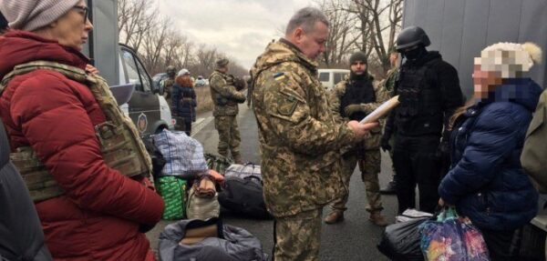 Денисовой передали 13 заключенных из Донецкой области