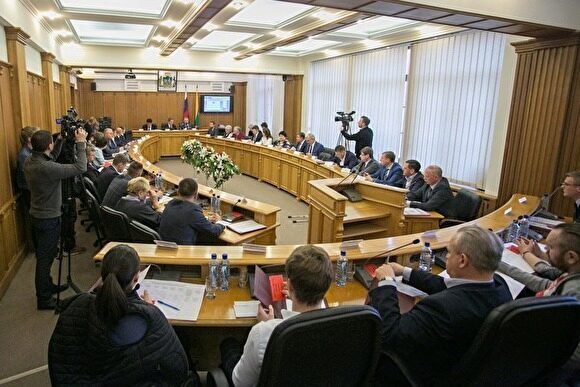 Депутаты Екатеринбурга повысили зарплату себе и городским чиновникам