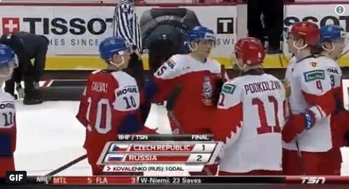 Хоккеисты России и Чехии чуть не подрались на рукопожатии после матча