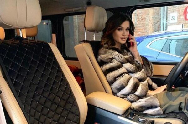 Ксения Бородина в Instagram показала свое пение в салоне авто