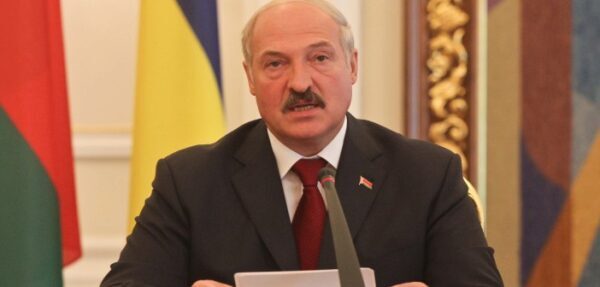 Лукашенко призвал СМИ не «раздувать пламя» из споров с Россией