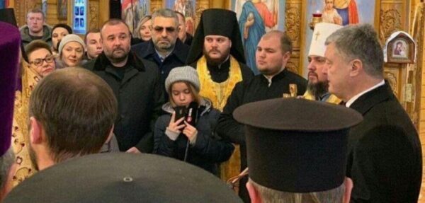 На молебне с участием Порошенко были «авторитеты»