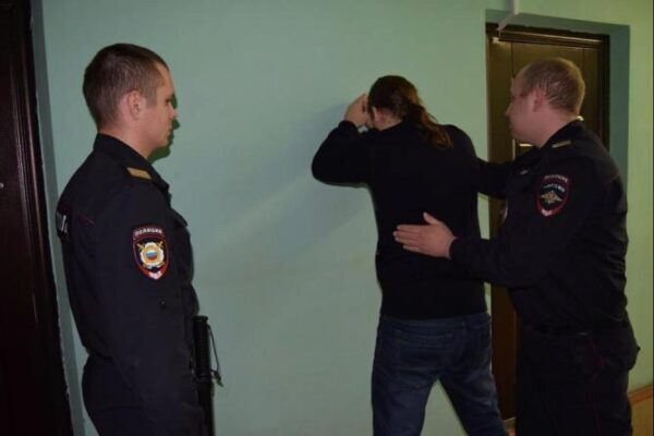 На Урале задержали организаторов покушения на убийство с помощью взрывпакета