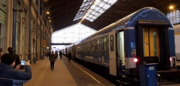 На второй поезд Мукачево-Будапешт продали 4 билета – СМИ