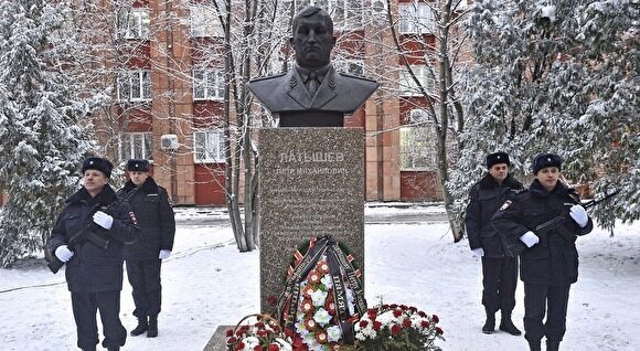 На Урале установили памятник первому полпреду Путина в УрФО