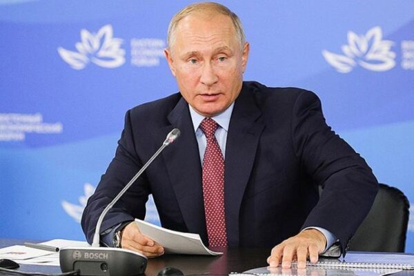 «Не надо ждать поддержки государства»: Путин посоветовал молодежи опираться только на себя
