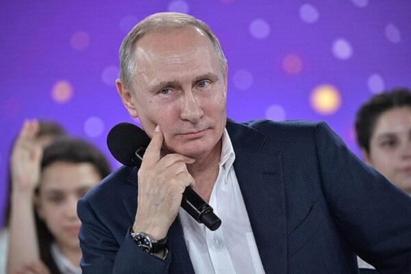 Перзидент Путин поздравил иностранных коллег с Новым годом