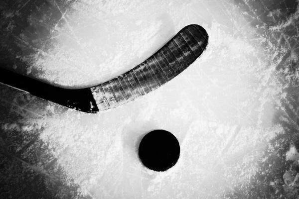 Российский хоккеист умер от остановки сердца во время матча