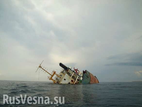 Шторм потопил судно в Керчи