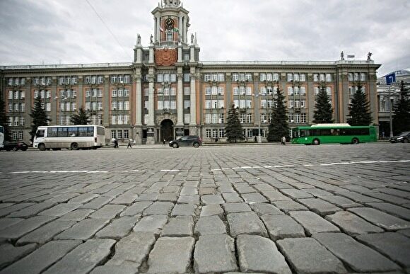 Суд не стал менять решение по спору о неровной брусчатке в центре Екатеринбурга