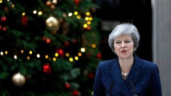 Терпение лопнуло: британские депутаты намерены объявить вотум недоверия Терезе Мэй