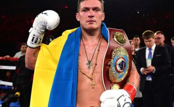 Украинец Усик признан боксером года по версии ESPN