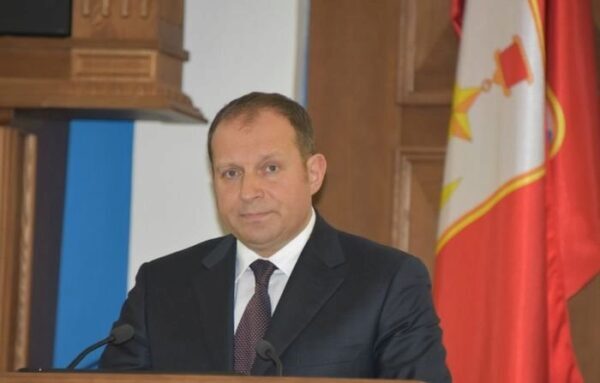 В конфликте с главой Севастополя Алексей Чалый круто поднимает ставки