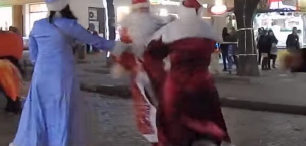 В Одессе подрались два Деда Мороза