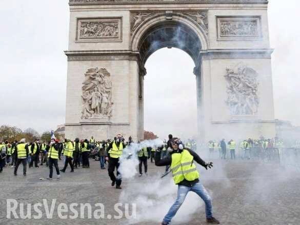 В Париже началась битва протестующих с полицией (ПРЯМАЯ ТРАНСЛЯЦИЯ)