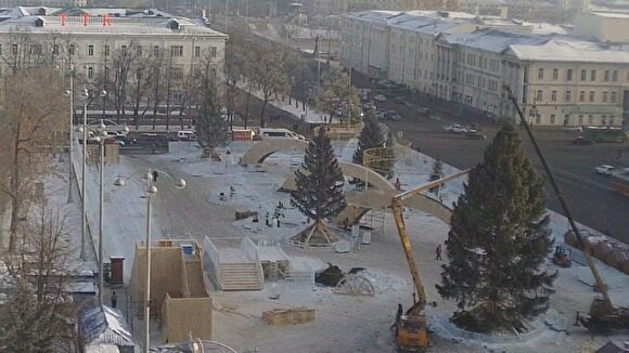 В Екатеринбурге на площади 1905 года установили главную новогоднюю елку