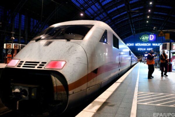 В Германии началась забастовка на железной дороге: остановились почти все поезда