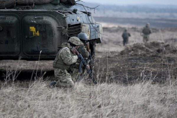 Волна потерь охватила передовые позиции ВСУ в Донбассе – военкоры