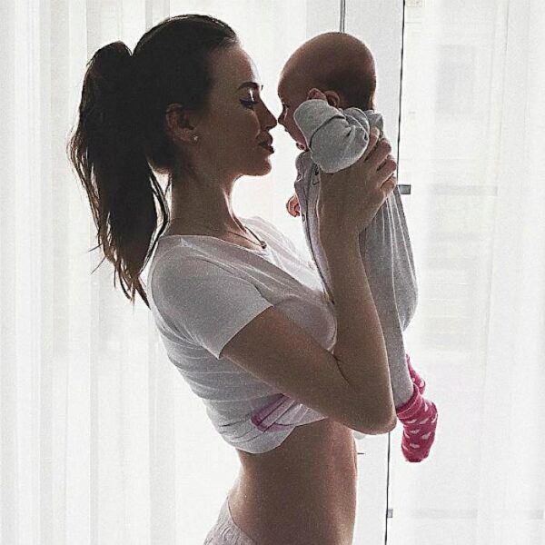Жена Тарасова Анастасия Костенко рассказала, что её 5-месячная дочь Милана растёт позитивным ребёнком
