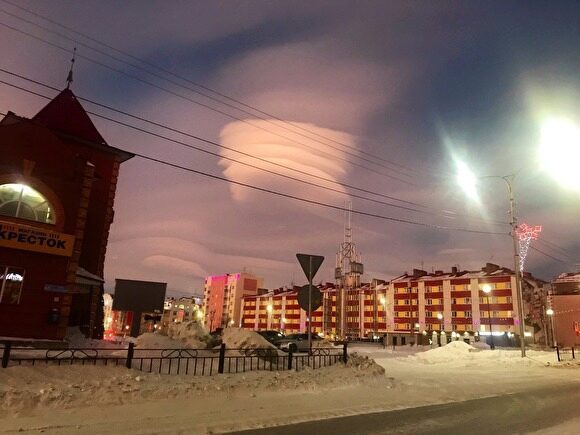 Жители городов Ямала несколько дней наблюдают перламутровые облака
