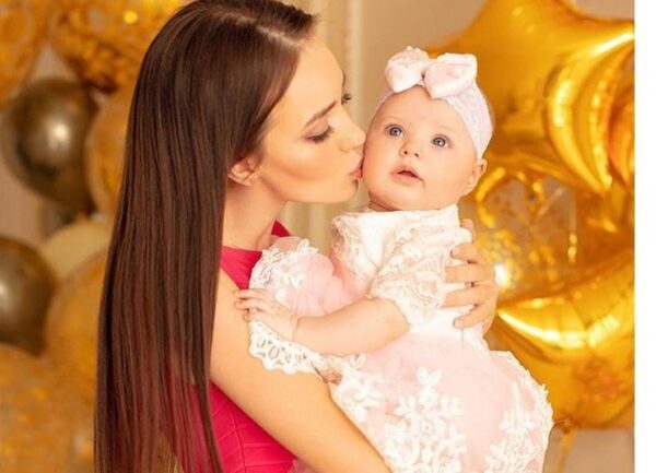 Анастасия Костенко в Instagram спровоцировала слухи о второй беременности