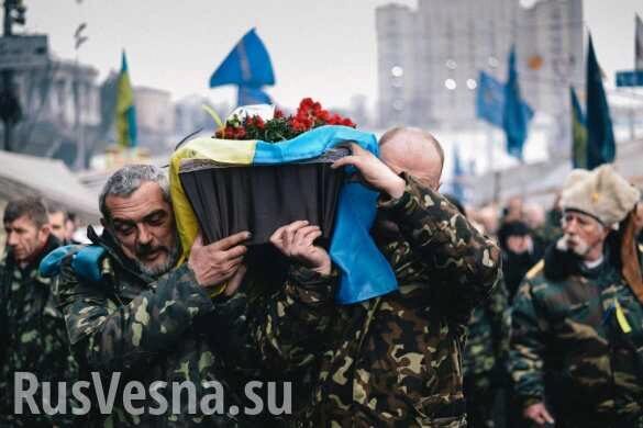 Больше ада: Полиция выкрала гроб у неонацистов, пока они шли по Майдану (ФОТО, ВИДЕО)
