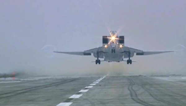 Единственного спасшегося летчика с бомбардировщика ТУ-22МЗ доставят в Москву для лечения