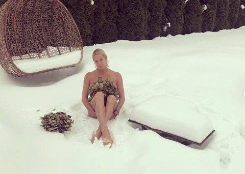 Голая Волочкова в снегу порадовала подписчиков новым фото