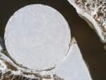 На реке в Эстонии появился ледяной диск