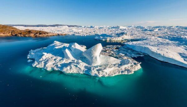 Огромный кратер размером с Париж обнаружили подо льдом Гренландии