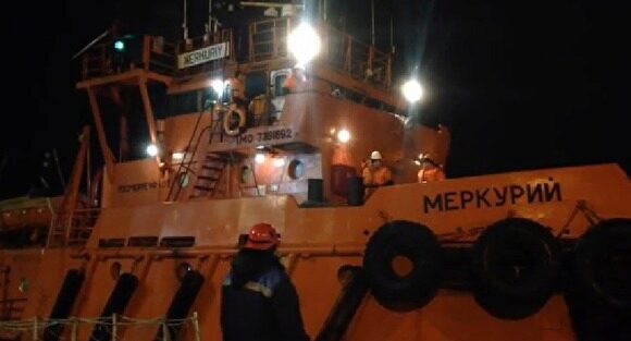 Опубликовано видео, на которых бускир со спасенными иностранными моряками прибыл в Керчь