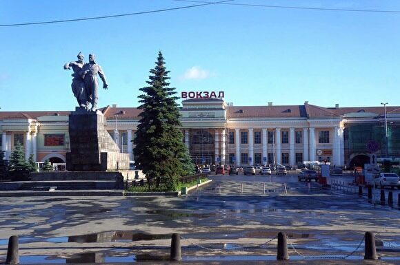 Памятник танкистам на вокзале Екатеринбурга потерял 44 млн стоимости и оказался бесценным