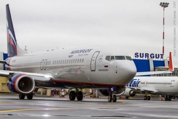 Пассажир рейса Сургут - Москва заставил экипаж изменить направление, чтобы полететь в Афганистан